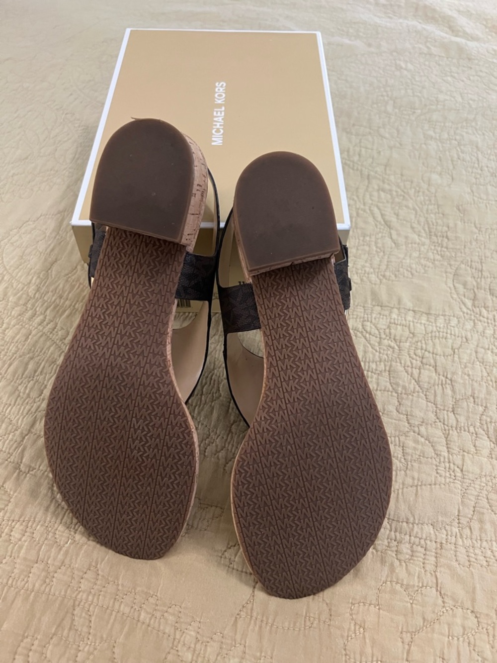 NIB Michael Kors London Thong Cork-Accent Sandals with Gold Buckle  size 11M - Picture 5 of 6